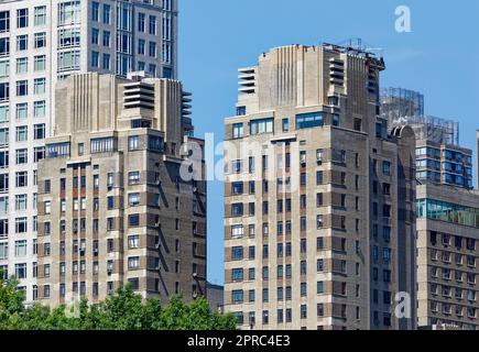 Central Park View: Die Art déco Century Apartments, 25 Central Park West, sind eines der großen Apartmentgebäude in Manhattan mit zwei Türmen. Stockfoto