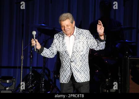 22. April 2023, Atlantic City, New Jersey, USA: FRANKIE AVALON tritt im Golden Nugget auf. (Kreditbild: © Donald Kravitz/ZUMA Press Wire) NUR REDAKTIONELLE VERWENDUNG! Nicht für den kommerziellen GEBRAUCH! Stockfoto