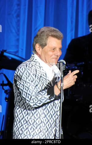 22. April 2023, Atlantic City, New Jersey, USA: FRANKIE AVALON tritt im Golden Nugget auf. (Kreditbild: © Donald Kravitz/ZUMA Press Wire) NUR REDAKTIONELLE VERWENDUNG! Nicht für den kommerziellen GEBRAUCH! Stockfoto