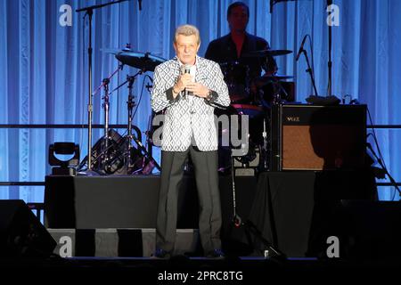 22. April 2023, Atlantic City, New Jersey, USA: FRANKIE AVALON tritt im Golden Nugget auf. (Kreditbild: © Donald Kravitz/ZUMA Press Wire) NUR REDAKTIONELLE VERWENDUNG! Nicht für den kommerziellen GEBRAUCH! Stockfoto