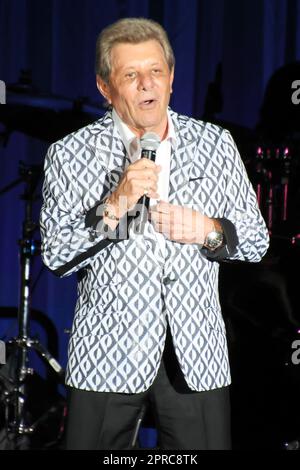 22. April 2023, Atlantic City, New Jersey, USA: FRANKIE AVALON tritt im Golden Nugget auf. (Kreditbild: © Donald Kravitz/ZUMA Press Wire) NUR REDAKTIONELLE VERWENDUNG! Nicht für den kommerziellen GEBRAUCH! Stockfoto