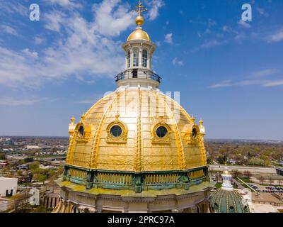 Luftaufnahme des State Capitol Complex in des Moines, Iowa, USA an einem wunderschönen Frühlingstag. Stockfoto