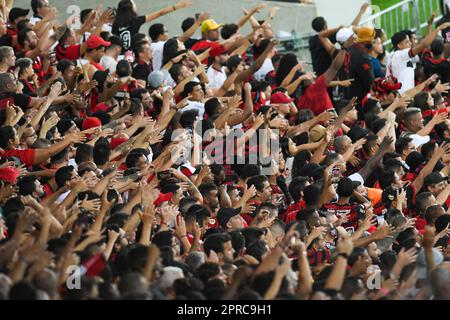 Rio De Janeiro, Brasilien. 26. April 2023. Fans beim Flamengo x Maringá in Maracanã für die Copa do Brasil, 3. Phase, am Mittwoch (26.) in Rio de Janeiro, RJ. Kredit: Celso Pupo/FotoArena/Alamy Live News Stockfoto