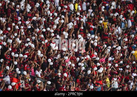 Rio De Janeiro, Brasilien. 26. April 2023. Fans beim Flamengo x Maringá in Maracanã für die Copa do Brasil, 3. Phase, am Mittwoch (26.) in Rio de Janeiro, RJ. Kredit: Celso Pupo/FotoArena/Alamy Live News Stockfoto