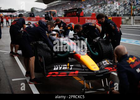 SUZUKA, JAPAN, Suzuka Circuit, 7. Oktober: Sergio Perez (MEX) vom Team Red Bull während des japanischen Formel-1-Grand Prix im Suzuka Cir im Jahr FP2 Stockfoto