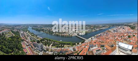 Panoramablick auf den Mondego River in Coimbra Stockfoto