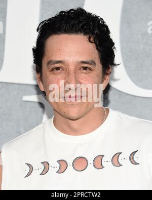 West Hollywood, USA. 26. April 2023. Gabriel Luna trifft am 26. April 2023 im Directors Guild of America Theatre in West Hollywood, Kalifornien, zum „Love & Death“ Los Angeles Premiere ein. © Lisa OConnor/AFF-USA.com Kredit: AFF/Alamy Live News Stockfoto