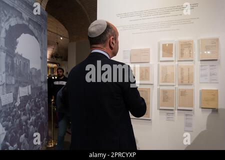 Rom, Italien. 26. April 2023. ROM, ITALIEN - APRIL 26: Anlässlich des 75. Geburtstages des Staates Israel zeigt eine Ausstellung im Jüdischen Museum in Rom die künstlerische Verbindung und Solidarität des Landes mit Italien am 26. April 2023 in Rom, Italien. (Foto: Andrea Ronchini/NurPhoto) Kredit: NurPhoto SRL/Alamy Live News Stockfoto
