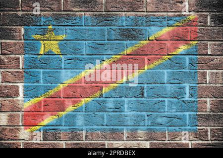Demokratische Republik Kongo Flagge auf einer Backsteinmauer Hintergrund Stockfoto