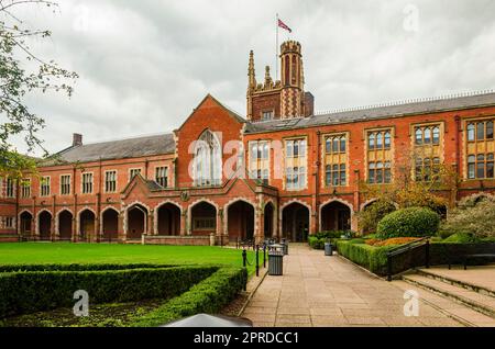 Belfast County Down Northern Ireland, November 13 2022 - Queens University Belfast berühmtes weltweites Hochschulzentrum Stockfoto