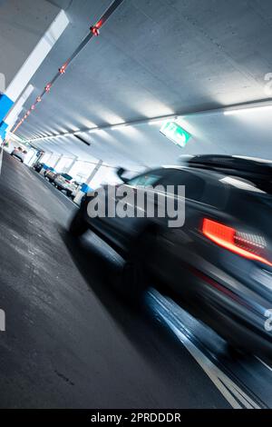 U-Parkplatz/Garage (flacher DOF Farbe getonte Bild) Stockfoto