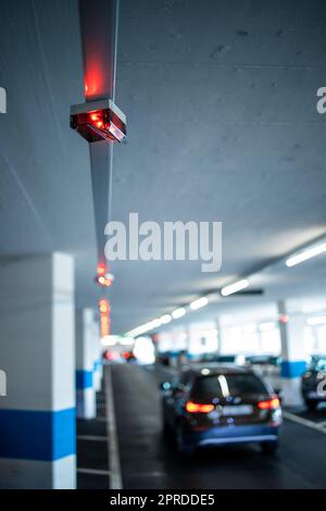 U-Parkplatz/Garage (flacher DOF Farbe getonte Bild) Stockfoto