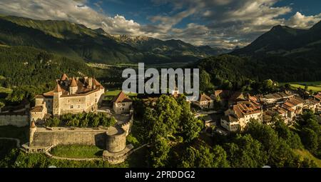 Das mittelalterliche Dorf Gruyeres, Schweiz Stockfoto