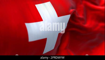 Nahaufnahme der schweizer Nationalflagge im Wind Stockfoto