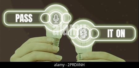 Textunterschrift mit „Pass IT On“. Geschäftskonzept Teilen Sie etwas mit anderen das Wort „sprechende Geschäftsfrau mit einer wichtigen Nachricht teilen“ mit einer Hand verbreiten. Stockfoto