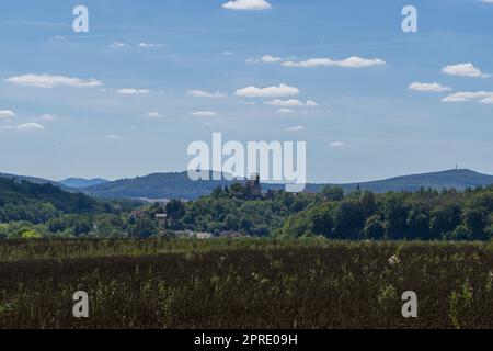 Blick auf das deutsche Dorf Trendelburg mit Schloss Stockfoto