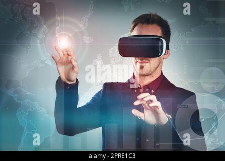 Virtual Reality, der Business Enhancer. Studio-Aufnahme eines hübschen jungen Geschäftsmannes mit einem VR-Headset vor einem digital aufgezwungenen Hintergrund. Stockfoto