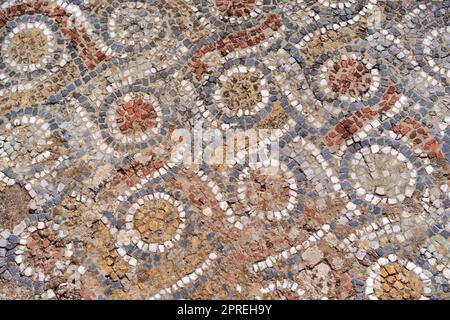 Abstrakt gewelltes, nahtloses geometrisches Muster, Bodenfliesen, Tapeten, im mediterranen Keramik-Mosaikstil. Stockfoto