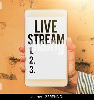 Handgeschriebenes Schild Live Stream, Wort, auf das geschrieben wird, um Video- oder Audiomaterial unter Nutzung des Internets zu übertragen Stockfoto