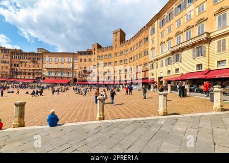 Siena Toskana Italien. Restaurants auf der Piazza del Campo Stockfoto