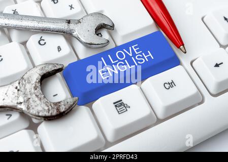 Konzeptionelle Darstellung I Love English. Konzept bedeutet Zuneigung zur internationalen Sprache Grammar Geschäftsfrau hält Sprechblase mit wichtigen Botschaften. Stockfoto