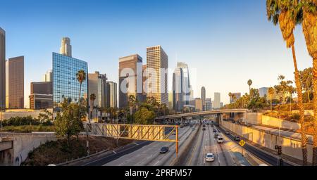 Die Skyline von Los angeles bei Sonnenaufgang Stockfoto