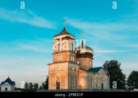 Tscheretjanka, Region Gomel, Weißrussland. Dormition Der Theotokos Kirche Bei Sonnenuntergang Oder Sonnenaufgang Stockfoto