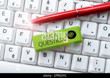 Inspiration mit dem Schild Frage Stellen. Wort für Wort Suchen Sie nach Expertentipps Lösungen zum Helpdesk-Geschäftsmann im Anzug mit einhändigem Muster mit ein/aus-Taste. Stockfoto