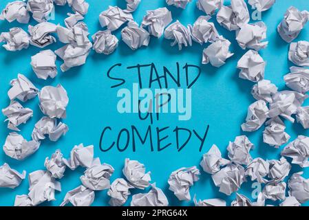 Handschrift Text Stand Up Comedy. Konzeptfoto Comedian, der vor dem Live-Publikum spricht ein Paar Sprechblasen in ovaler Form, die den Ideenaustausch repräsentieren. Stockfoto