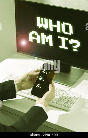 Textzeichen, das anzeigt, wer ich bin Wort zum Thema Vorstellen Identifizieren Sie sich selbst Persönlichkeit mag es nicht, wenn ein Geschäftsmann auf Glas zeigt und neue Ideen zeigt, um Ziele zu erreichen. Stockfoto