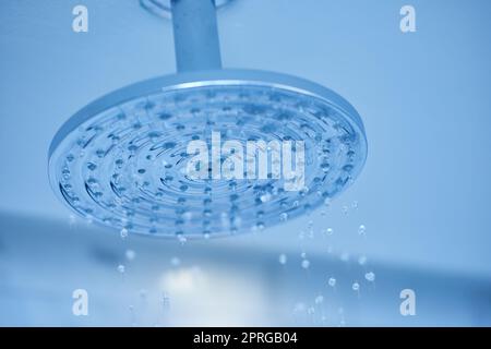 Dusche eingeschaltet, decke Duschkopf closeup Stockfoto