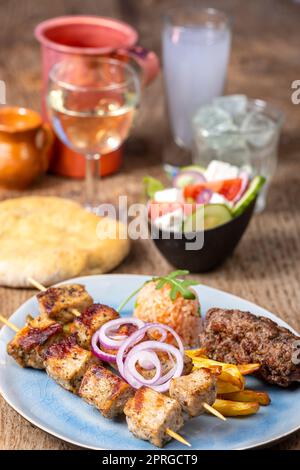 griechische Souflaki-Spieße Stockfoto