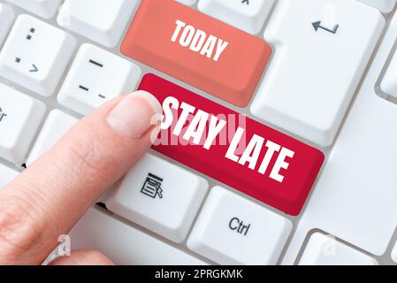Konzeptuelle Bildunterschrift spät bleiben, konzeptuelle Fotografie Eine Routine, in der eine Person irgendwo außerhalb der Zeit hingeht Stockfoto