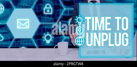 Hand schreiben Zeichen Zeit, um den Stecker zu ziehen. Konzept, das bedeutet, sich zu entspannen, die Arbeit aufzugeben und sich von allem zu trennen Stockfoto