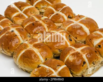 Wunderschön gebackene Brötchen. Ein Studiofoto mit frisch gebackenen, heißen Brötchen Stockfoto