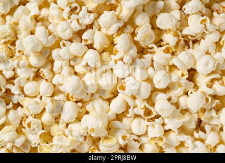 Popcorn auf dem Bildschirm. Stockfoto