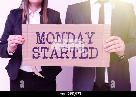 Begrifflicher Titel Montag StartedVorbereiten für die neue Ruhewoche ist vorbei. Beginnen wir mit der Arbeit. Geschäftsansatz die Vorbereitung auf die neue Ruhewoche ist vorbei. Beginnen wir mit der Arbeit Stockfoto