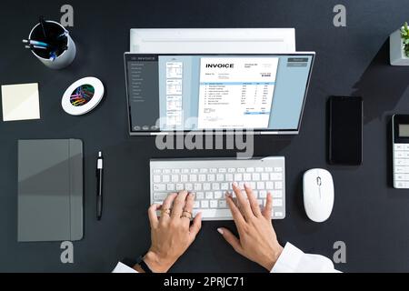 Digitale elektronische Rechnung und E-Rechnung des Buchhalters Stockfoto