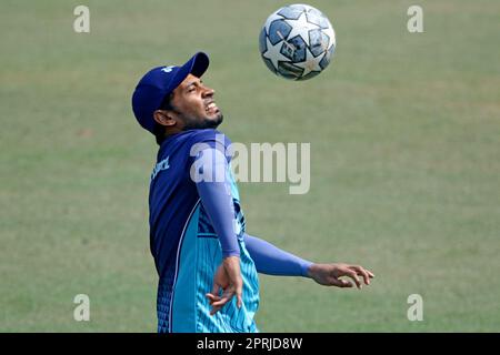 Tigers Wicketkeeper Mushfiqur Rahim während des Bangladesch National Cricket Teams nimmt an der Übungssitzung im Zahur Ahmed Chowdhury Stadium, Sag, Teil Stockfoto