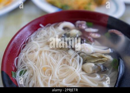 Nudelsuppe aus Austernreis, berühmt in Taiwan Stockfoto