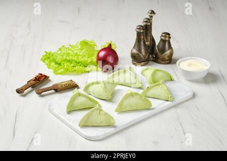 Gefrorene Knödel mit Spinat Stockfoto