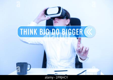 Textunterschrift mit „Think Big Do Bigger“. Konzeptionelles Foto hebt die Stange und zielt weit höher als üblich Stockfoto