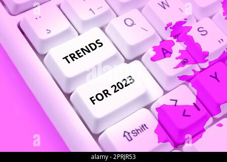 Schild mit Trends für 2023, Business Concept Liste von Dingen, die sehr schnell in diesem Jahr populär geworden Stockfoto