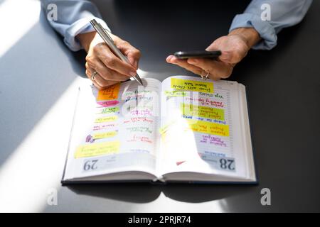 Kalender Zeitplan Plan In Papier Und Stockfoto