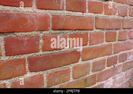 Die Dinge im Gebäude zu halten und die Dinge draußen zu halten. Eine Backsteinmauer. Stockfoto