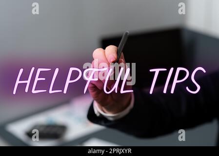 Textschild mit hilfreichen Tipps, Unternehmensübersicht Fragen Sie einen Experten Lösungen Hinweise Beratung Warnung Stockfoto