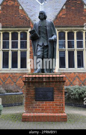 Die John Ray Statue, Braintree Museumsgebäude, Braintree Town, Essex, England, UK Stockfoto