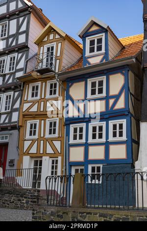 Schmale alte Fachwerkhäuser in Homberg Efze Stockfoto