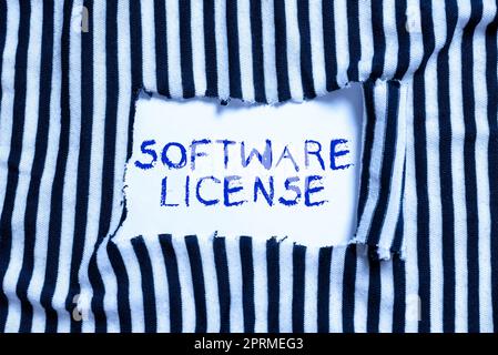 Textunterschrift mit einer Softwarelizenz, einem Geschäftsansatz Zustellung eines Briefes oder Pakets schnellere und teurere Kollegen Überschreiten von Hindernissen H Stockfoto