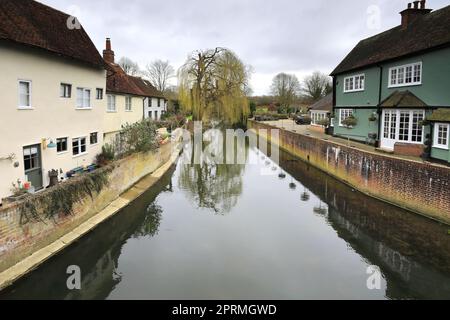 Der Fluss Blackwater im Dorf Coggeshall, Essex, England. Stockfoto